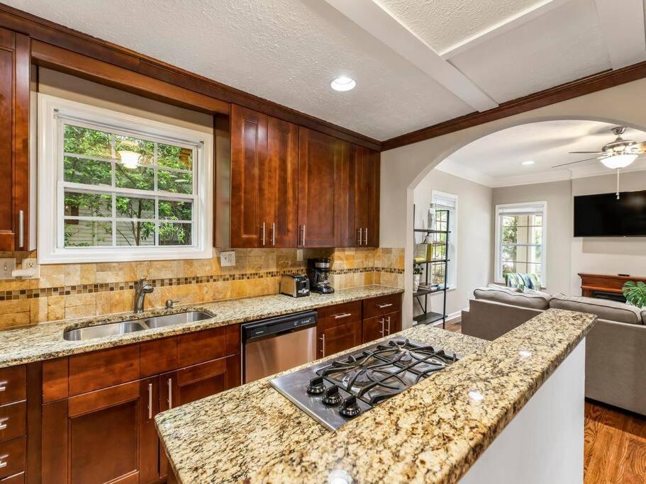 Gorgeous East Village Home Near Downtown Sleeps 12 5 Bedrooms Coffee Bbq Ac Parking Atlanta Eksteriør billede